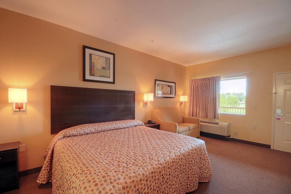 Days Inn By Wyndham Baytown East Room photo